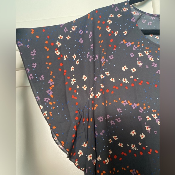 CABI "MUSE" 🩶GRAY🩶 MULTICOLOR FLORAL SHORT FLUTTER DRESS SIZE LARGE 🌟NWOT🌟 - Picture 6 of 15